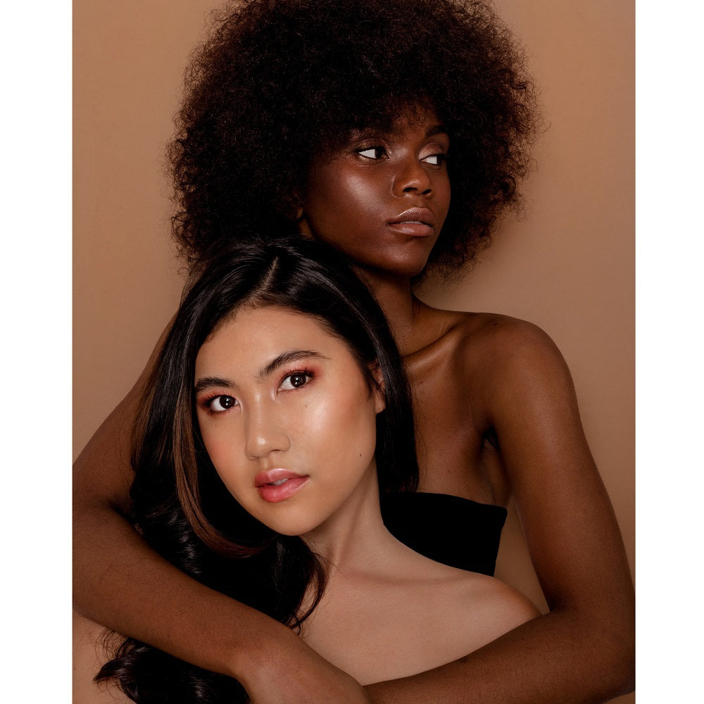 10W Aqua Silk Weightless Foundation - Hazelnut -